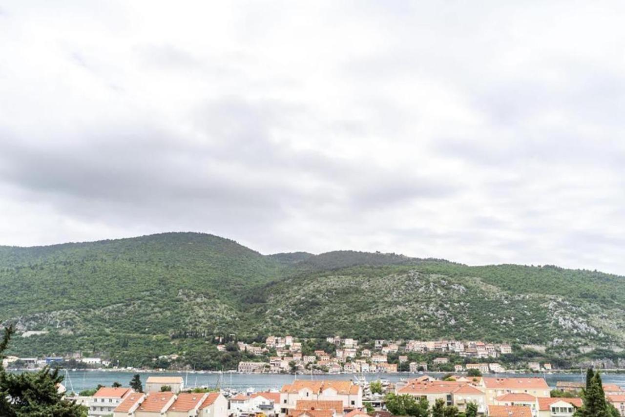 Apartment Matej Mokošica Екстериор снимка